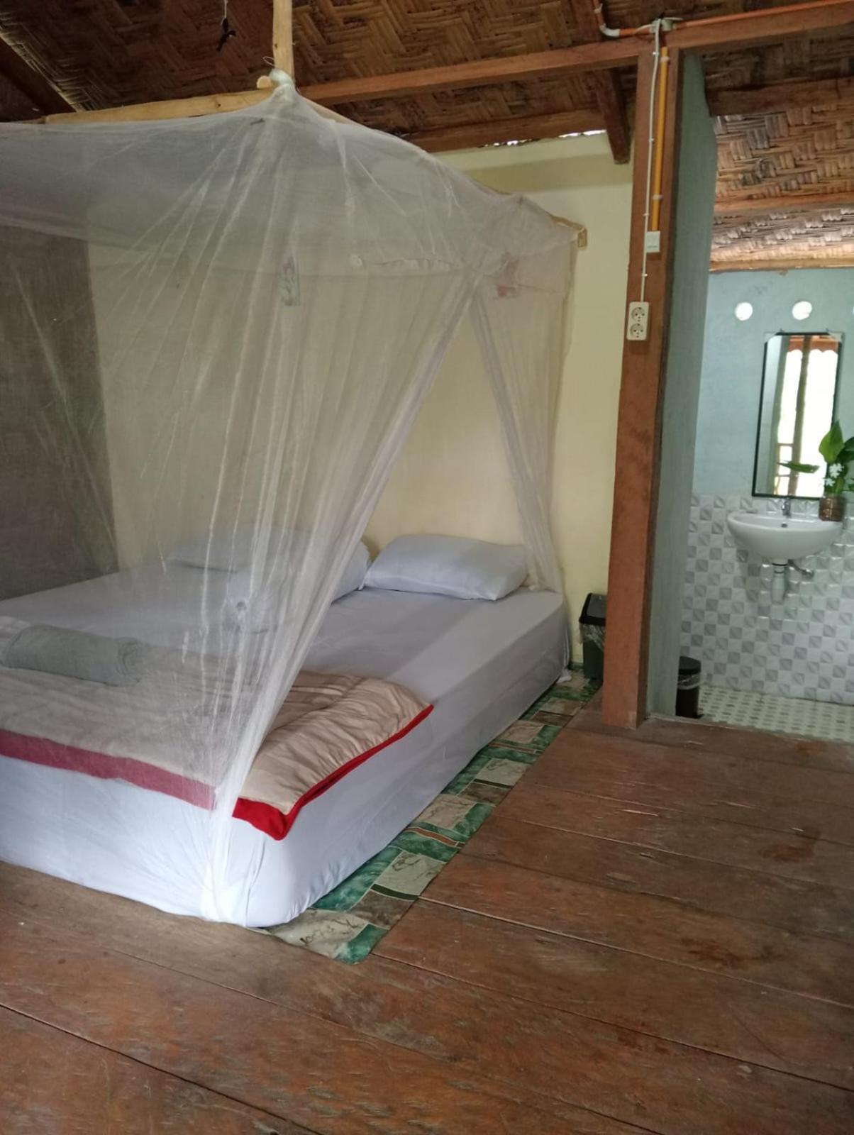 Landak River Guest House Only Trekking With Us Bukit Lawang Ngoại thất bức ảnh